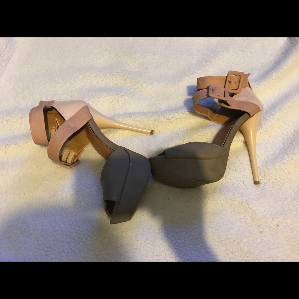 Heels - Picture 3 of 3